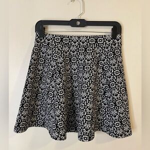 Aeropostale Black and White Mini Skirt elastic waist band size medium